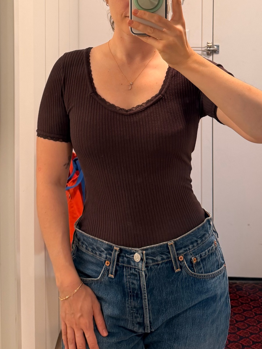 Rouje Women’s Short Sleeve Ribbed Scoop Neck Top - Brown
